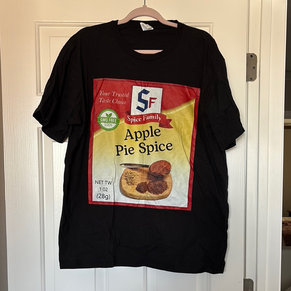 Amazon Black Graphic Tee with Apple Pie Spice Design